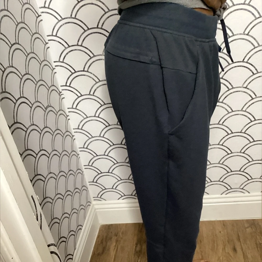 Lululemon Athletica Navy Jogger Pants – Size Medium - Picture 3 of 6